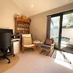 Hampton Hall - Wonderful Converted Home In Redland
