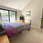 Hampton Hall - Wonderful Converted Home In Redland