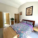 Hampton Hall - Wonderful Converted Home In Redland