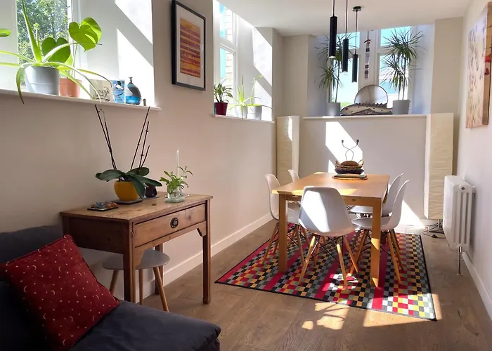 Hampton Hall - Wonderful Converted Home In Redland