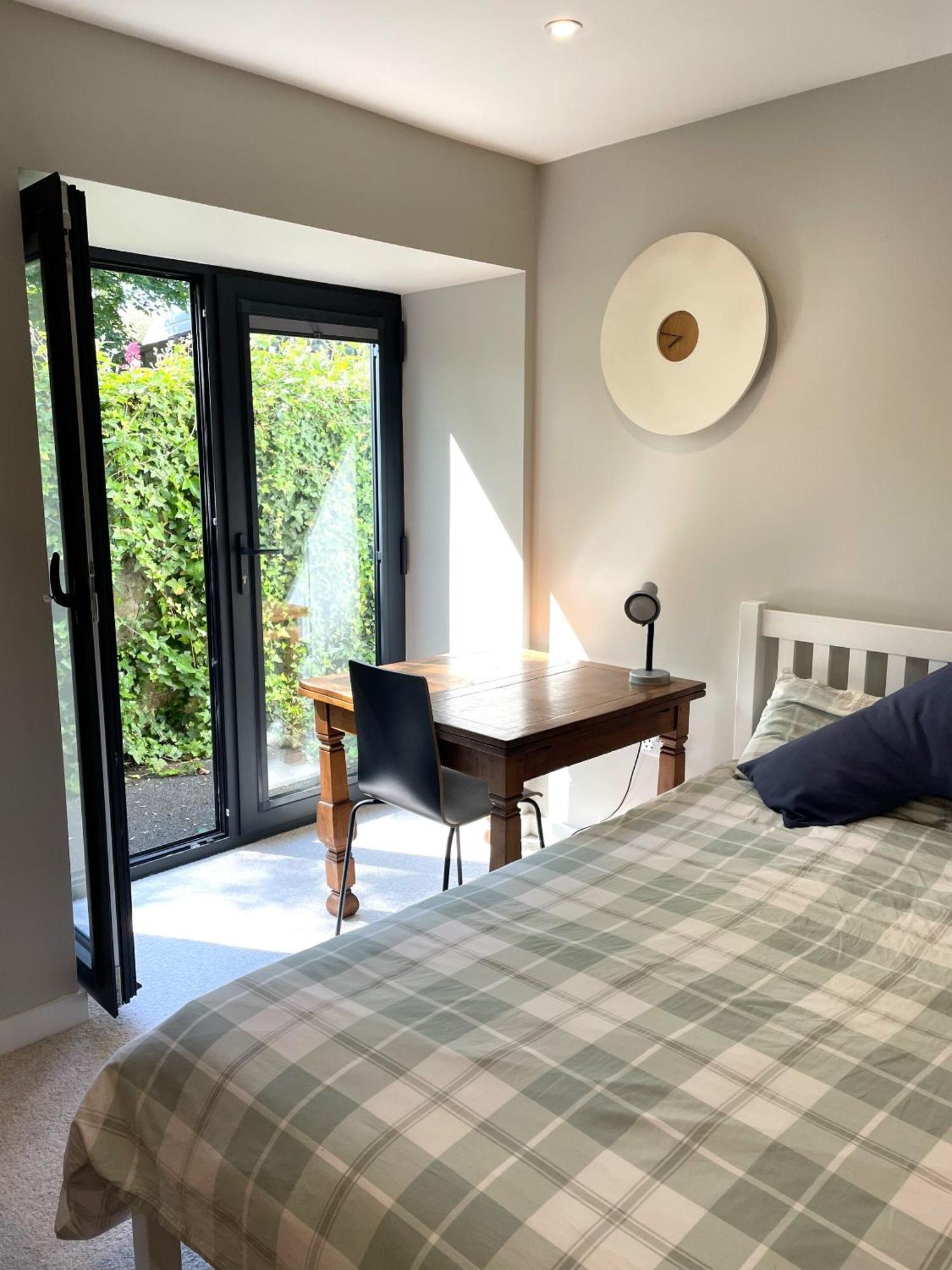 Hampton Hall - Wonderful Converted In Redland