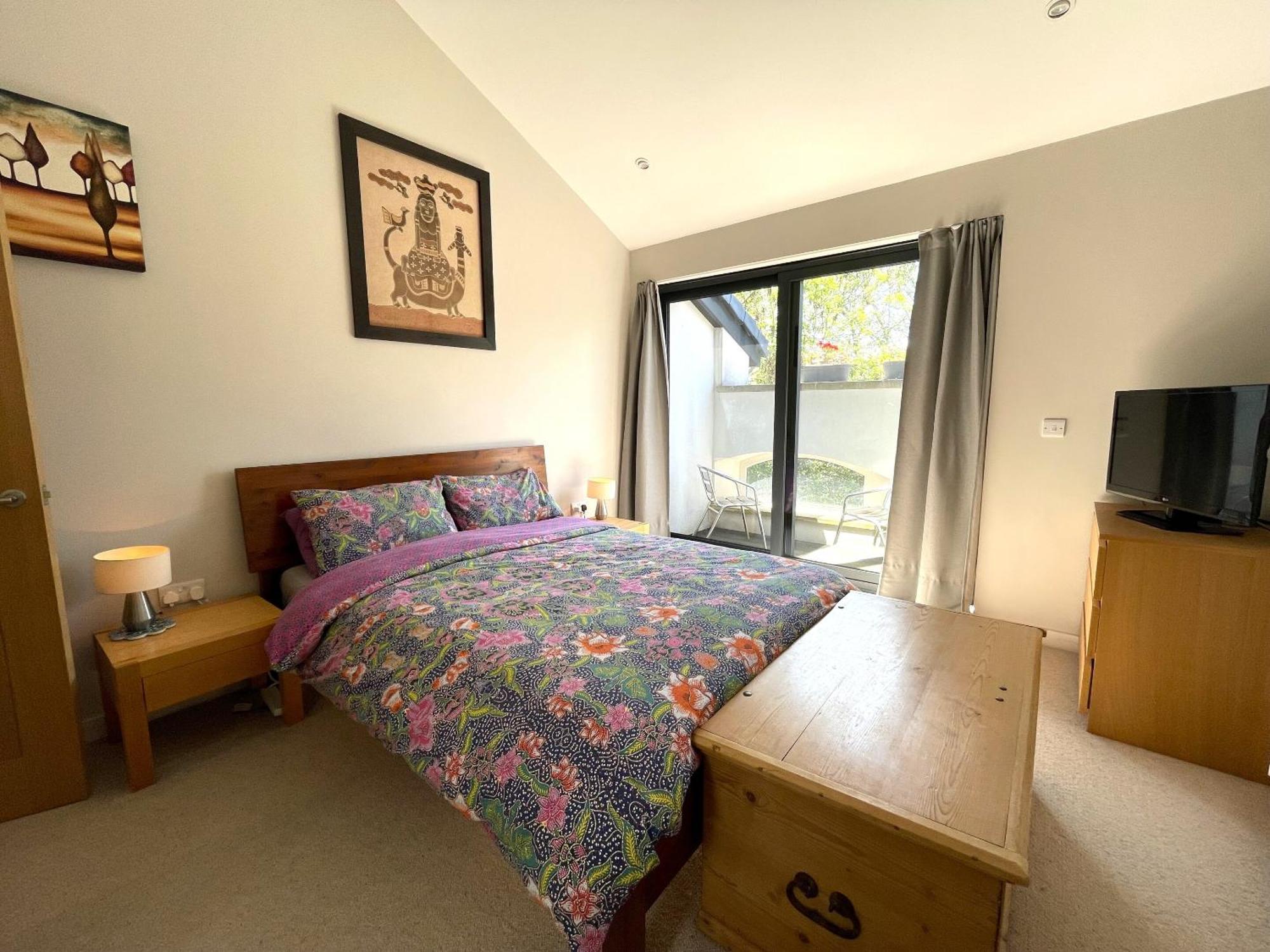Hampton Hall - Wonderful Converted In Redland