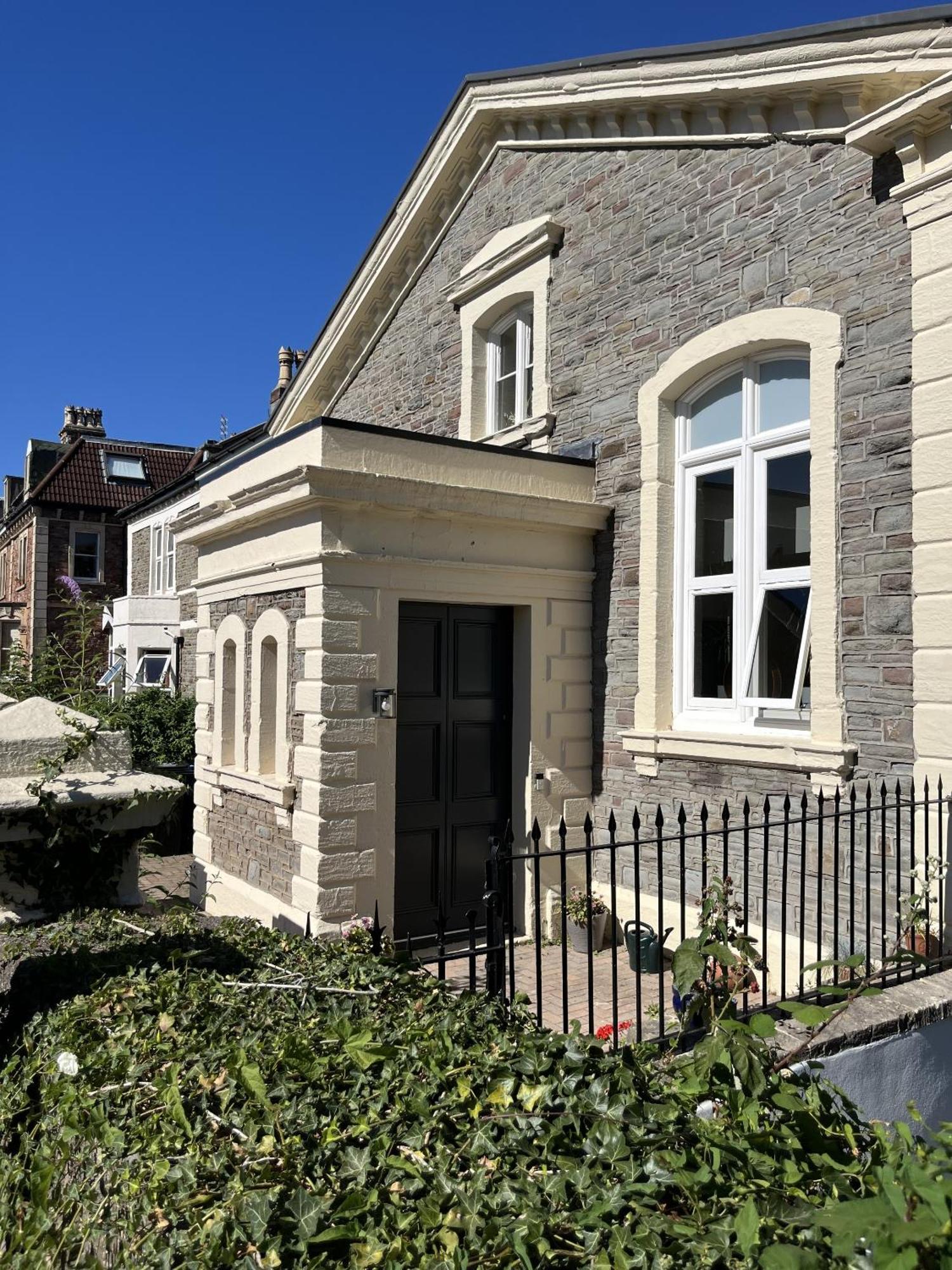 Hampton Hall - Wonderful Converted In Redland *